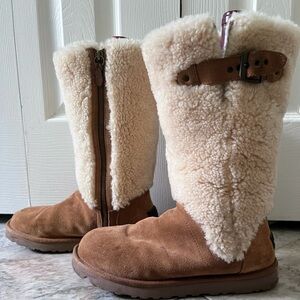 UGG Katerina Boots in CHESTNUT - Size 7